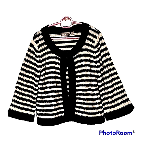 CROFT & BARROW VINTAGE BLACK AND WHITE BELL SLEEVE CARDIGAN EUC - Picture 3 of 9